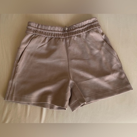 Lululemon Softstreme High-Rise Short 4" NWT Size4 - Picture 6 of 12